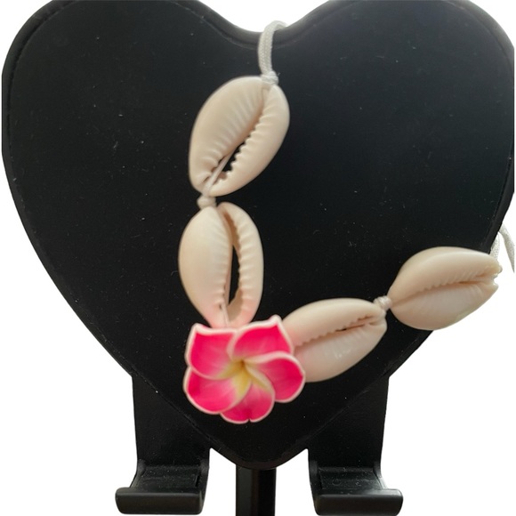 Flower 🌸 shell decor adjustable bracelet - Picture 3 of 4